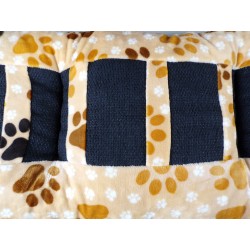 coussin du canape style panier pour chien et chat en tissu doudou pilou avec des rectangles noirs